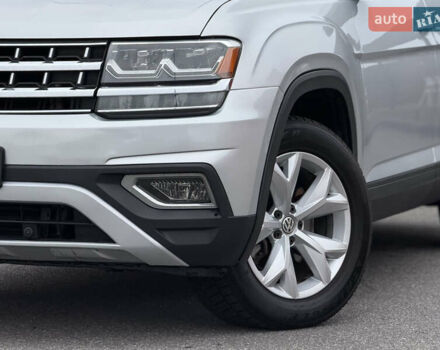 Серый Фольксваген Atlas, объемом двигателя 3.6 л и пробегом 129 тыс. км за 20350 $, фото 2 на Automoto.ua