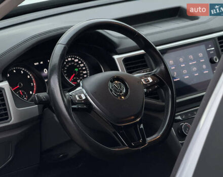 Серый Фольксваген Atlas, объемом двигателя 3.6 л и пробегом 129 тыс. км за 21900 $, фото 27 на Automoto.ua