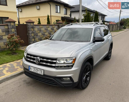 Серый Фольксваген Atlas, объемом двигателя 3.6 л и пробегом 87 тыс. км за 22900 $, фото 3 на Automoto.ua