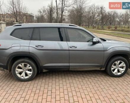 Серый Фольксваген Atlas, объемом двигателя 3.6 л и пробегом 170 тыс. км за 20000 $, фото 6 на Automoto.ua