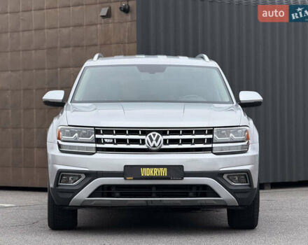 Серый Фольксваген Atlas, объемом двигателя 3.6 л и пробегом 129 тыс. км за 20350 $, фото 4 на Automoto.ua