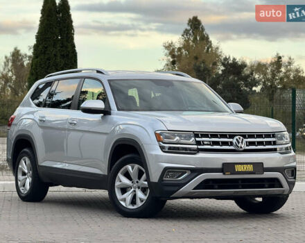 Серый Фольксваген Atlas, объемом двигателя 3.6 л и пробегом 129 тыс. км за 21900 $, фото 3 на Automoto.ua