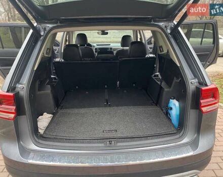 Серый Фольксваген Atlas, объемом двигателя 3.6 л и пробегом 170 тыс. км за 20000 $, фото 8 на Automoto.ua