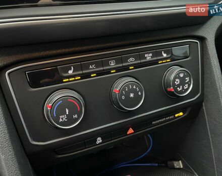 Серый Фольксваген Atlas, объемом двигателя 3.6 л и пробегом 87 тыс. км за 22900 $, фото 53 на Automoto.ua