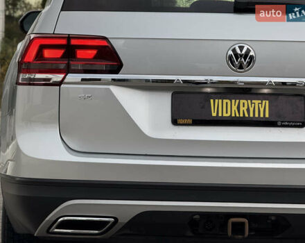 Серый Фольксваген Atlas, объемом двигателя 3.6 л и пробегом 129 тыс. км за 21900 $, фото 17 на Automoto.ua