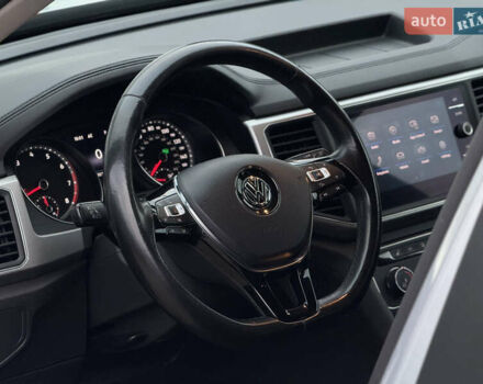 Серый Фольксваген Atlas, объемом двигателя 3.6 л и пробегом 129 тыс. км за 20350 $, фото 27 на Automoto.ua