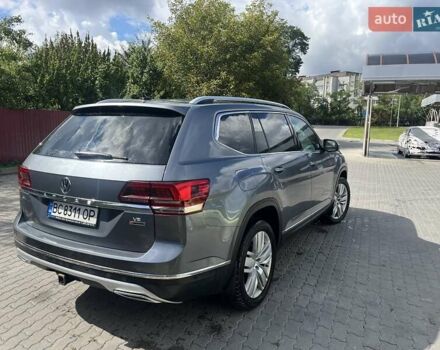 Сірий Фольксваген Atlas, об'ємом двигуна 3.6 л та пробігом 143 тис. км за 22500 $, фото 1 на Automoto.ua