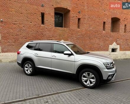 Серый Фольксваген Atlas, объемом двигателя 3.6 л и пробегом 176 тыс. км за 22500 $, фото 7 на Automoto.ua