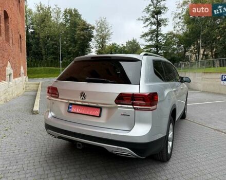 Серый Фольксваген Atlas, объемом двигателя 3.6 л и пробегом 176 тыс. км за 22500 $, фото 6 на Automoto.ua