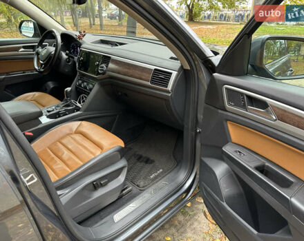 Фольксваген Atlas 2018 в Черкассах на Automoto.ua Серый Фольксваген Atlas, объемом двигателя 3.6 л и пробегом 145 тыс. км за 25700 $, фото 14 на Automoto.ua