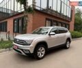 Серый Фольксваген Atlas, объемом двигателя 3.6 л и пробегом 176 тыс. км за 22500 $, фото 4 на Automoto.ua