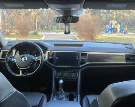 Серый Фольксваген Atlas, объемом двигателя 3.6 л и пробегом 170 тыс. км за 23500 $, фото 24 на Automoto.ua