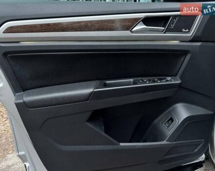 Серый Фольксваген Atlas, объемом двигателя 3.6 л и пробегом 145 тыс. км за 20500 $, фото 26 на Automoto.ua