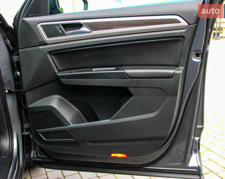 Серый Фольксваген Atlas, объемом двигателя 2 л и пробегом 128 тыс. км за 18500 $, фото 32 на Automoto.ua