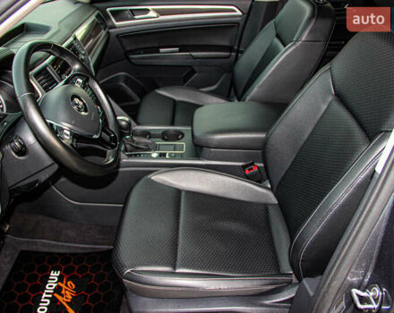 Серый Фольксваген Atlas, объемом двигателя 2 л и пробегом 128 тыс. км за 18500 $, фото 31 на Automoto.ua