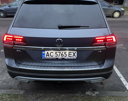 Серый Фольксваген Atlas, объемом двигателя 3.6 л и пробегом 52 тыс. км за 24500 $, фото 3 на Automoto.ua