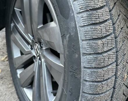 Серый Фольксваген Atlas, объемом двигателя 1.98 л и пробегом 95 тыс. км за 25300 $, фото 3 на Automoto.ua