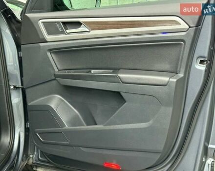 Серый Фольксваген Atlas, объемом двигателя 3.6 л и пробегом 59 тыс. км за 25700 $, фото 35 на Automoto.ua