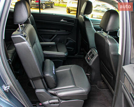 Серый Фольксваген Atlas, объемом двигателя 2 л и пробегом 128 тыс. км за 18500 $, фото 37 на Automoto.ua