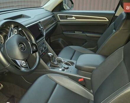 Серый Фольксваген Atlas, объемом двигателя 3.6 л и пробегом 47 тыс. км за 22500 $, фото 3 на Automoto.ua