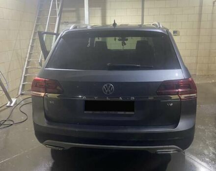 Серый Фольксваген Atlas, объемом двигателя 3.6 л и пробегом 98 тыс. км за 20500 $, фото 3 на Automoto.ua