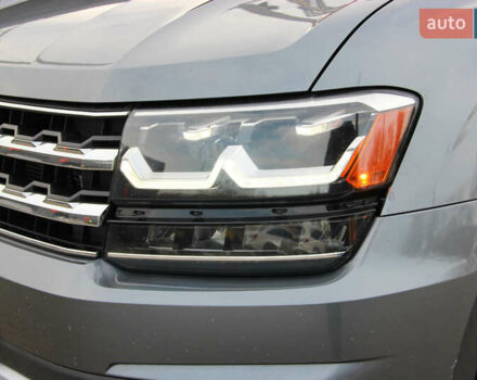 Серый Фольксваген Atlas, объемом двигателя 2 л и пробегом 128 тыс. км за 18500 $, фото 6 на Automoto.ua