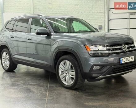 Серый Фольксваген Atlas, объемом двигателя 3.6 л и пробегом 59 тыс. км за 25700 $, фото 2 на Automoto.ua