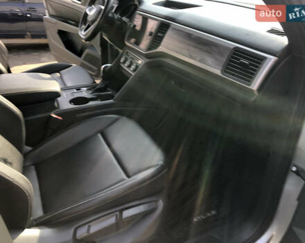 Сірий Фольксваген Atlas, об'ємом двигуна 3.6 л та пробігом 98 тис. км за 32500 $, фото 10 на Automoto.ua