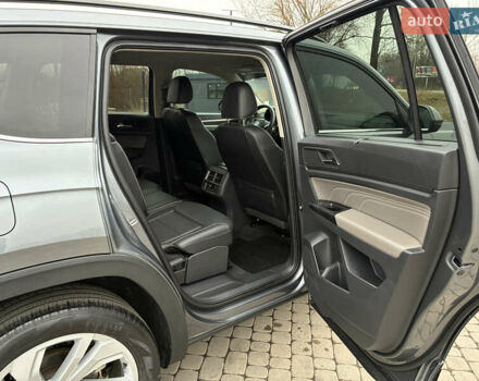 Сірий Фольксваген Atlas, об'ємом двигуна 3.6 л та пробігом 104 тис. км за 23300 $, фото 14 на Automoto.ua