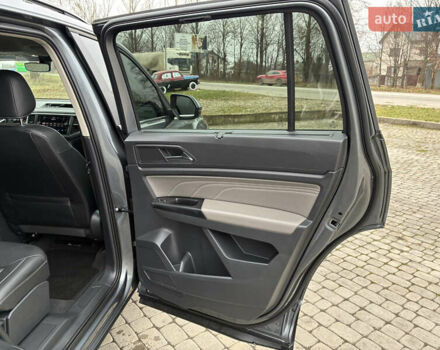 Сірий Фольксваген Atlas, об'ємом двигуна 3.6 л та пробігом 104 тис. км за 23300 $, фото 20 на Automoto.ua