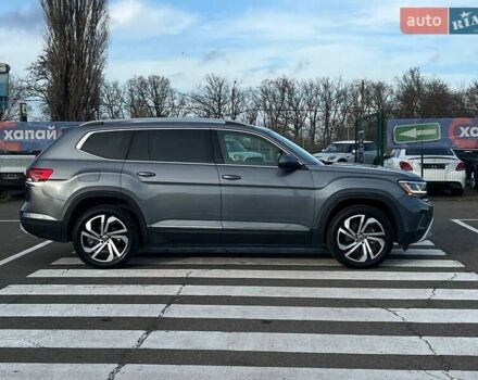 Сірий Фольксваген Atlas, об'ємом двигуна 3.6 л та пробігом 142 тис. км за 32999 $, фото 3 на Automoto.ua