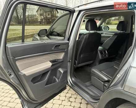 Сірий Фольксваген Atlas, об'ємом двигуна 3.6 л та пробігом 104 тис. км за 23300 $, фото 26 на Automoto.ua