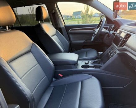 Сірий Фольксваген Atlas, об'ємом двигуна 3.6 л та пробігом 101 тис. км за 25900 $, фото 21 на Automoto.ua