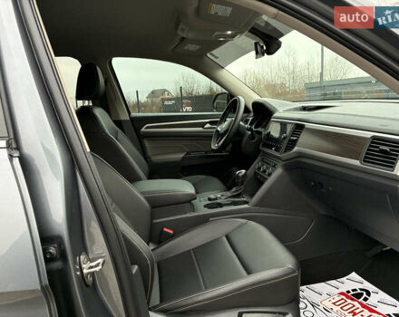 Сірий Фольксваген Atlas, об'ємом двигуна 3.6 л та пробігом 104 тис. км за 23300 $, фото 13 на Automoto.ua
