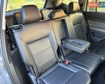 Сірий Фольксваген Atlas, об'ємом двигуна 3.6 л та пробігом 101 тис. км за 25900 $, фото 33 на Automoto.ua