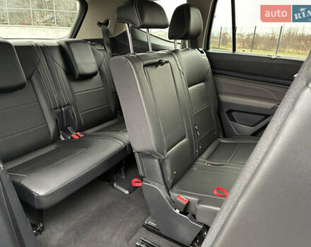 Сірий Фольксваген Atlas, об'ємом двигуна 3.6 л та пробігом 104 тис. км за 23300 $, фото 17 на Automoto.ua