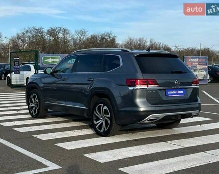 Сірий Фольксваген Atlas, об'ємом двигуна 3.6 л та пробігом 142 тис. км за 32999 $, фото 6 на Automoto.ua