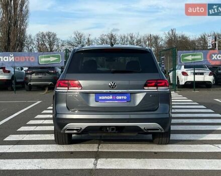 Сірий Фольксваген Atlas, об'ємом двигуна 3.6 л та пробігом 142 тис. км за 32999 $, фото 5 на Automoto.ua