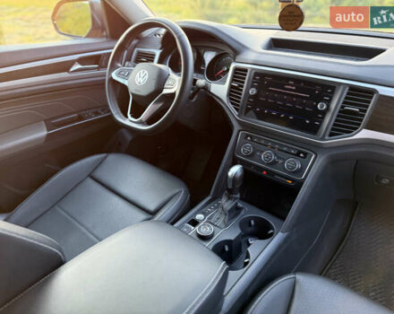 Сірий Фольксваген Atlas, об'ємом двигуна 3.6 л та пробігом 101 тис. км за 25900 $, фото 22 на Automoto.ua