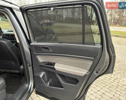 Сірий Фольксваген Atlas, об'ємом двигуна 3.6 л та пробігом 104 тис. км за 23300 $, фото 21 на Automoto.ua