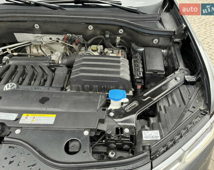 Сірий Фольксваген Atlas, об'ємом двигуна 3.6 л та пробігом 104 тис. км за 23300 $, фото 43 на Automoto.ua