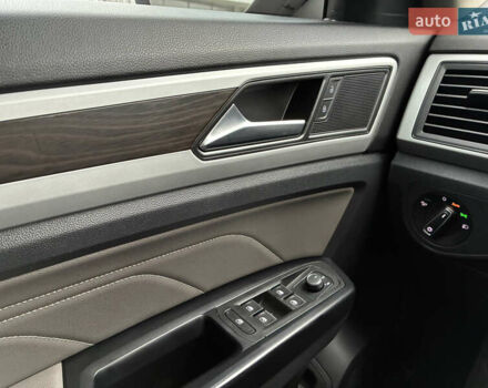 Сірий Фольксваген Atlas, об'ємом двигуна 3.6 л та пробігом 104 тис. км за 23300 $, фото 38 на Automoto.ua