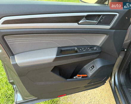 Сірий Фольксваген Atlas, об'ємом двигуна 3.6 л та пробігом 101 тис. км за 25900 $, фото 37 на Automoto.ua