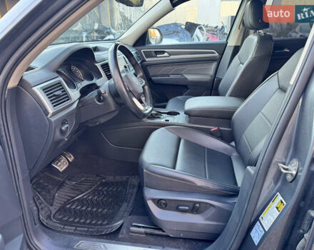 Серый Фольксваген Atlas, объемом двигателя 3.6 л и пробегом 62 тыс. км за 19800 $, фото 23 на Automoto.ua