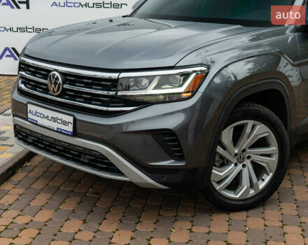 Серый Фольксваген Atlas, объемом двигателя 3.6 л и пробегом 136 тыс. км за 25999 $, фото 2 на Automoto.ua