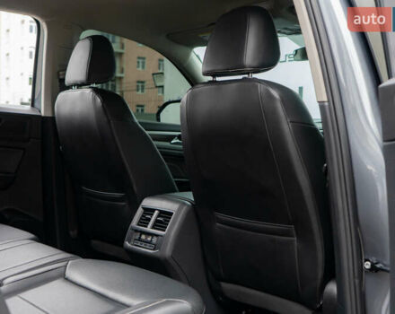 Серый Фольксваген Atlas, объемом двигателя 3.6 л и пробегом 136 тыс. км за 25999 $, фото 53 на Automoto.ua