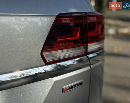 Сірий Фольксваген Atlas, об'ємом двигуна 3.6 л та пробігом 59 тис. км за 32999 $, фото 6 на Automoto.ua