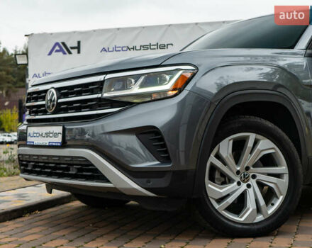 Серый Фольксваген Atlas, объемом двигателя 3.6 л и пробегом 136 тыс. км за 25999 $, фото 3 на Automoto.ua