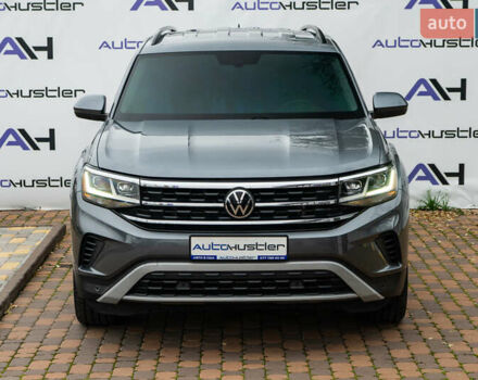 Серый Фольксваген Atlas, объемом двигателя 3.6 л и пробегом 136 тыс. км за 25999 $, фото 5 на Automoto.ua