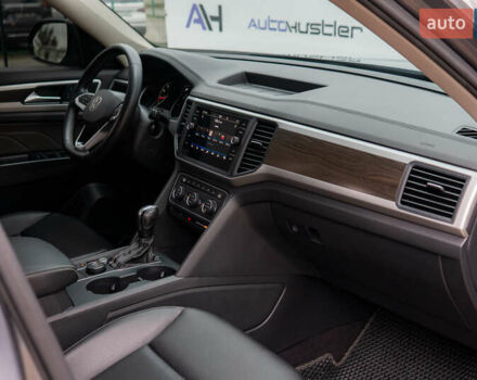 Серый Фольксваген Atlas, объемом двигателя 3.6 л и пробегом 136 тыс. км за 25999 $, фото 31 на Automoto.ua